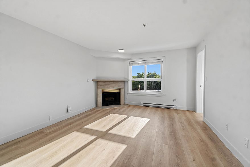 306 2928 Commercial Drive