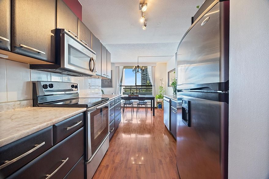 1003 3737 Bartlett Court