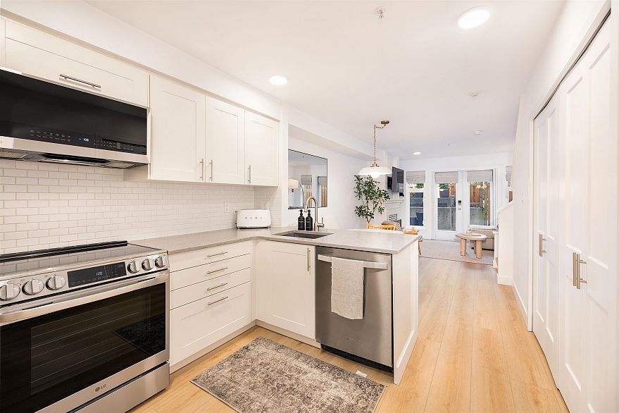 235 2565 W Broadway