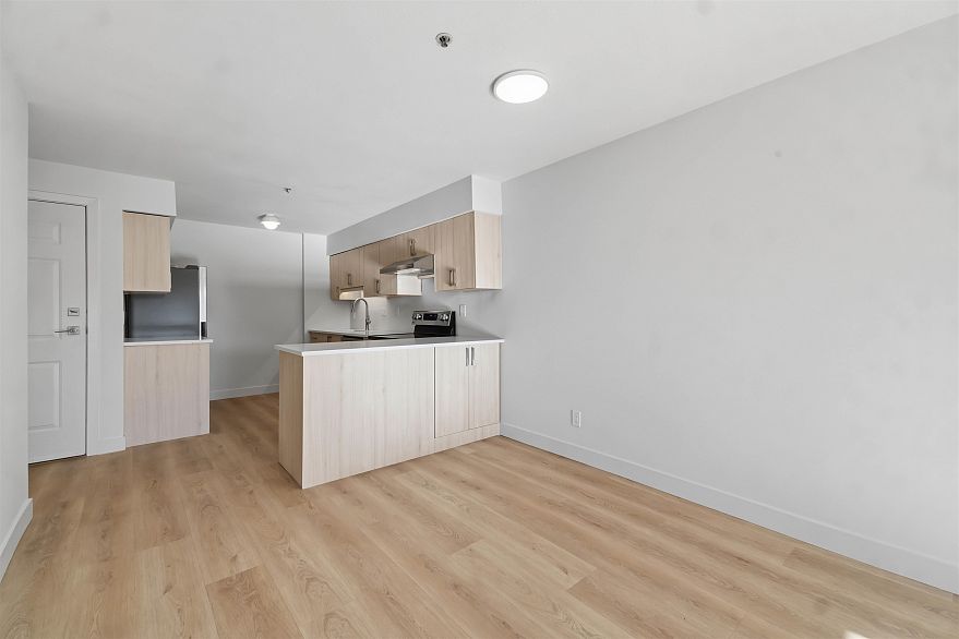 306 2928 Commercial Drive