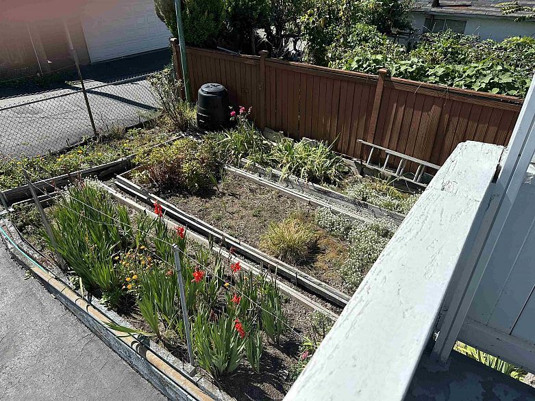 3126 E 20th Avenue