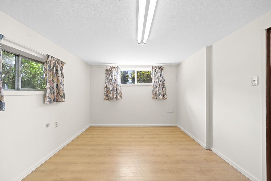 942 Nanaimo Street