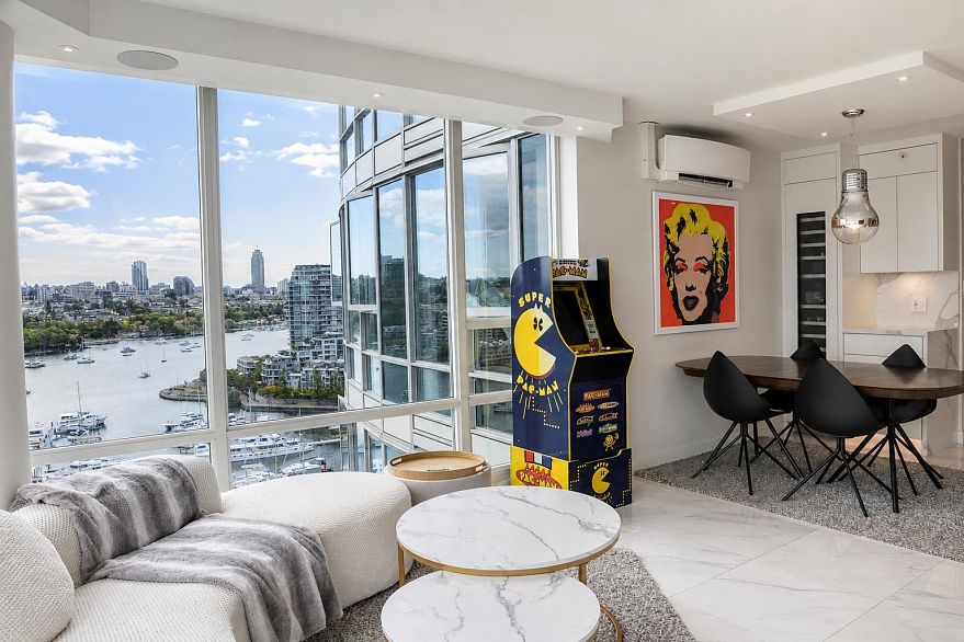 2105 1033 Marinaside Crescent
