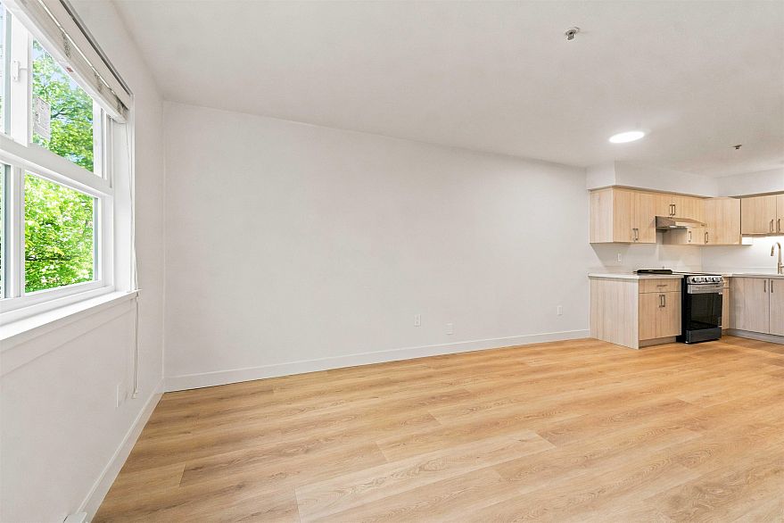 301 2928 Commercial Drive
