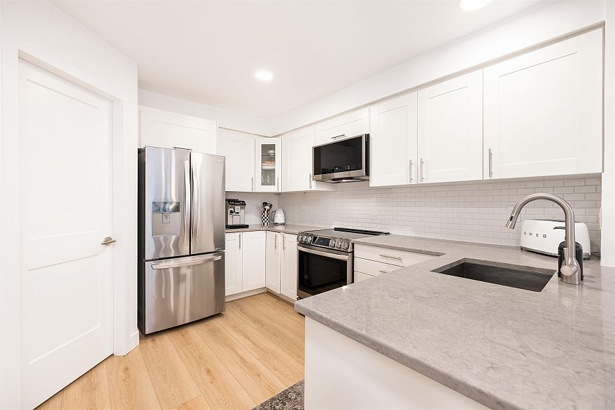 235 2565 W Broadway