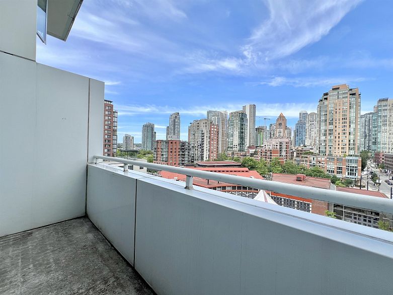 1002 1201 Marinaside Crescent