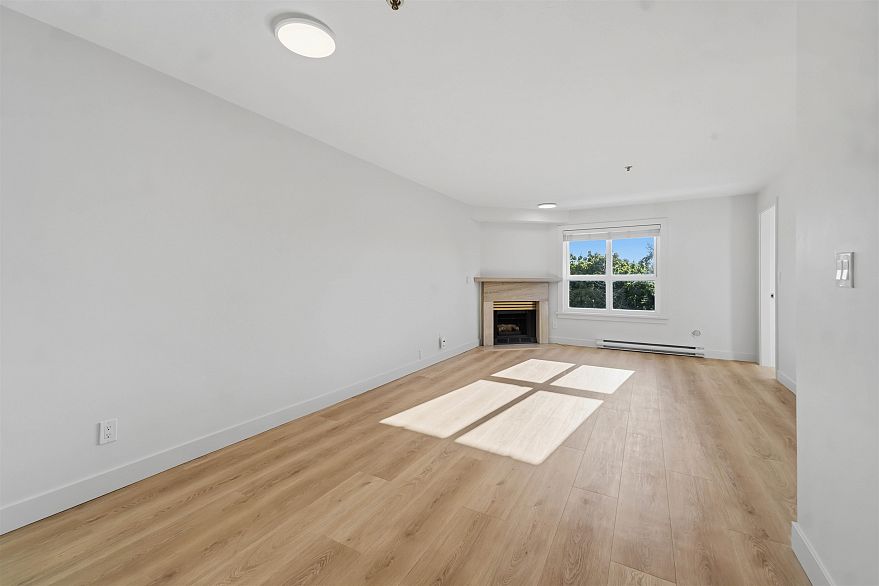 306 2928 Commercial Drive