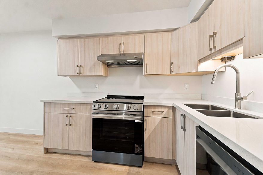 301 2928 Commercial Drive