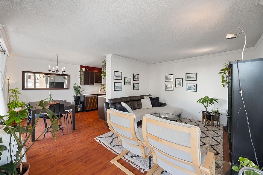 1003 3737 Bartlett Court