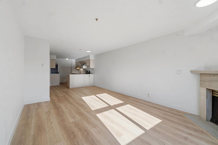 306 2928 Commercial Drive