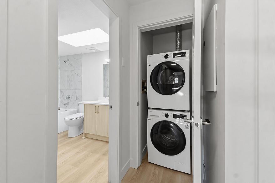306 2928 Commercial Drive