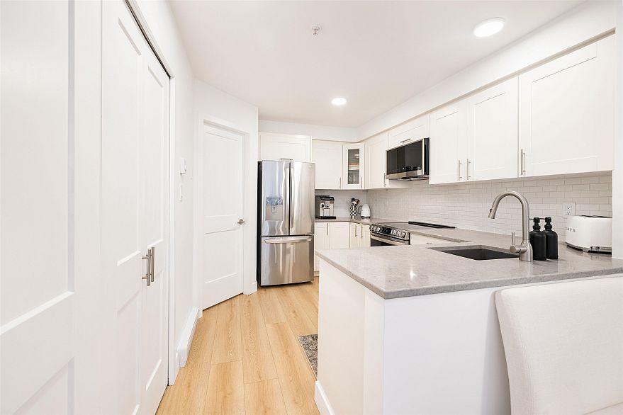 235 2565 W Broadway