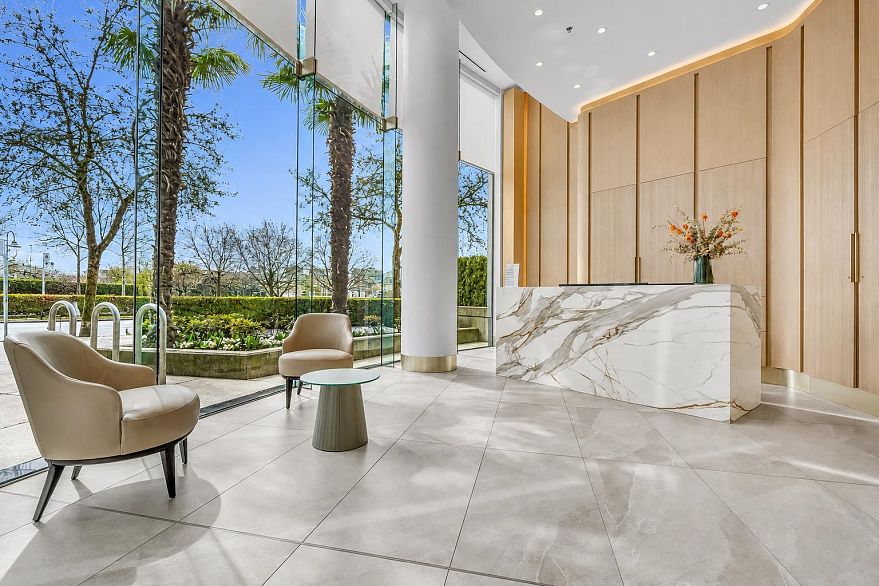 2105 1033 Marinaside Crescent