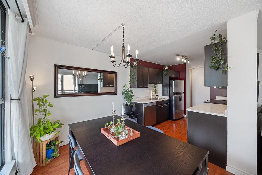1003 3737 Bartlett Court