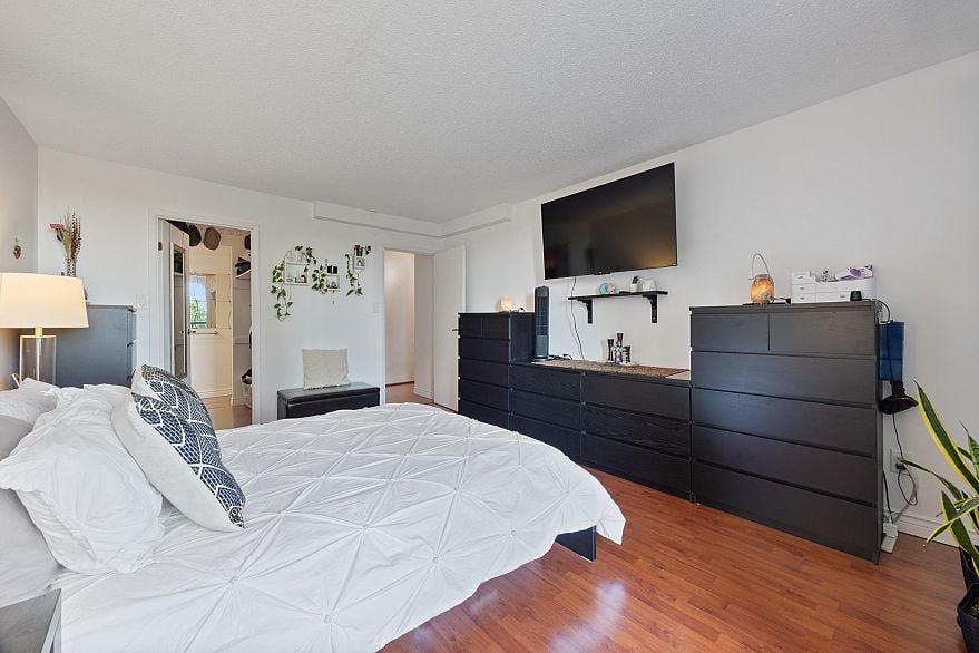 1003 3737 Bartlett Court