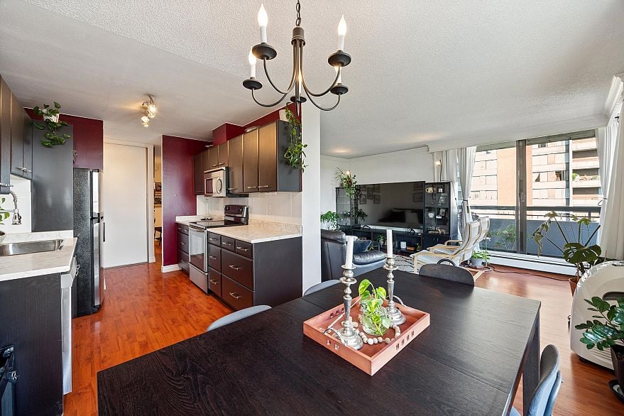 1003 3737 Bartlett Court