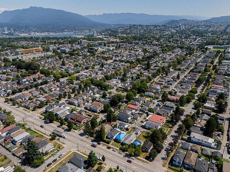 942 Nanaimo Street