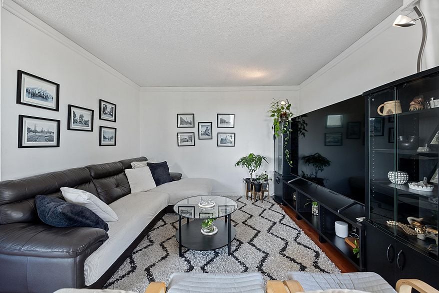 1003 3737 Bartlett Court