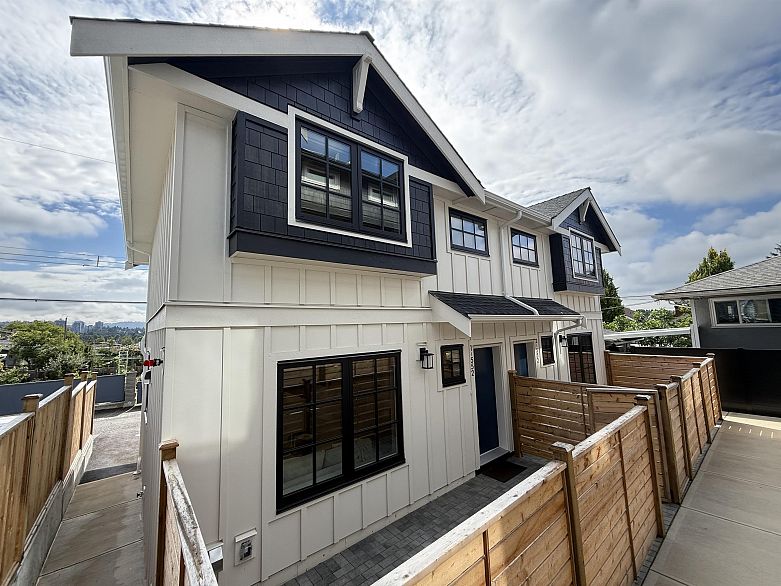 1 552 Kaslo Street