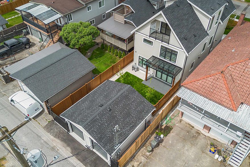 2 2258 Napier Street