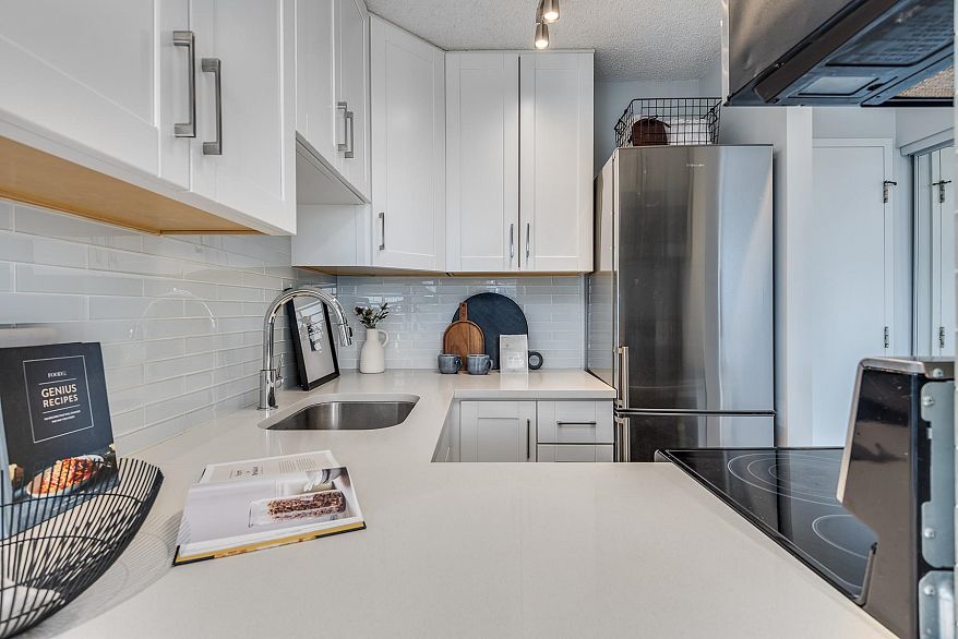1401 1146 Harwood Street