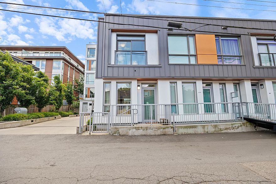 477 W King Edward Avenue