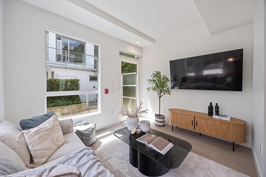 477 W King Edward Avenue