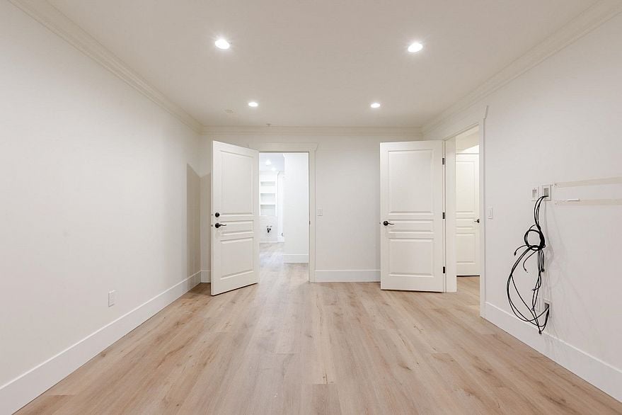 18589 55 Avenue
