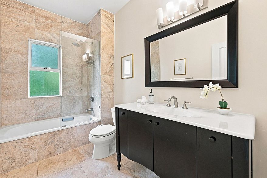 4245 Nautilus Close