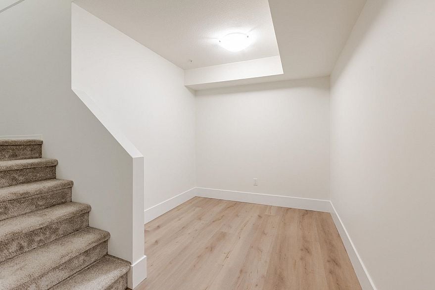 18589 55 Avenue