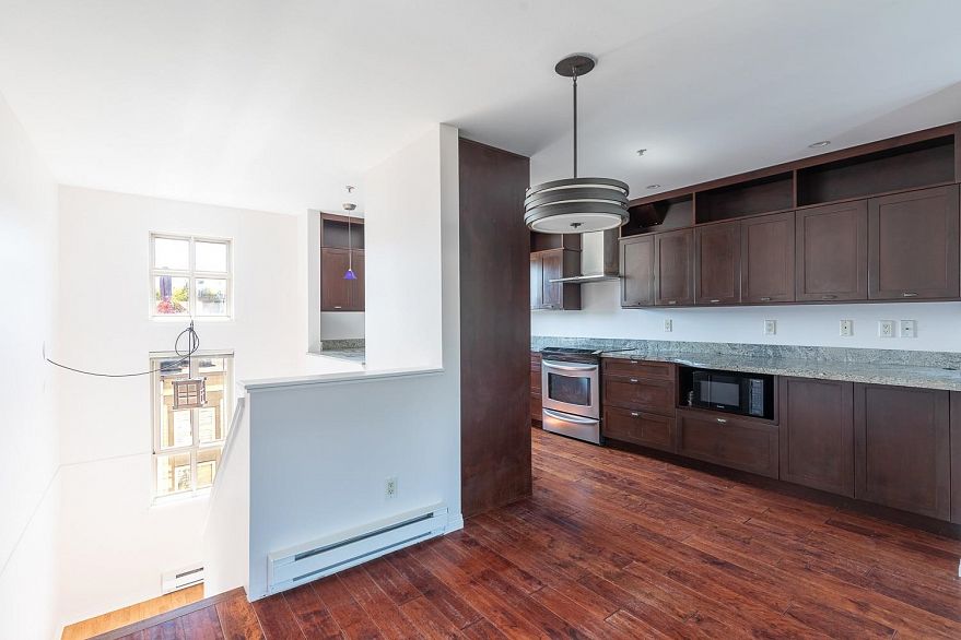 34 2375 W Broadway