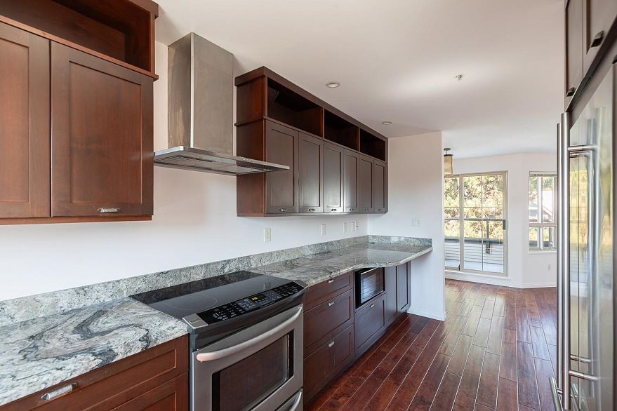 34 2375 W Broadway
