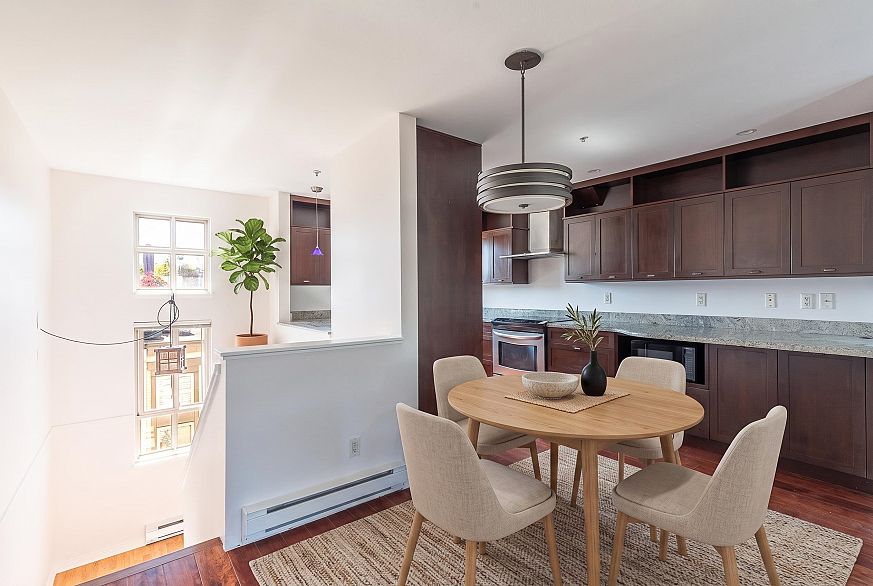 34 2375 W Broadway