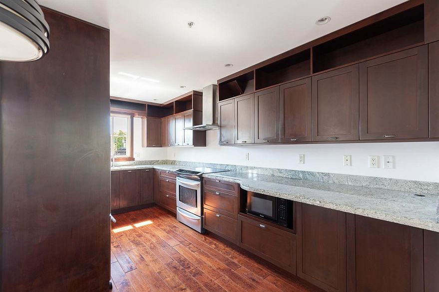 34 2375 W Broadway