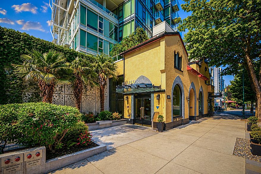 1506 1221 Bidwell Street