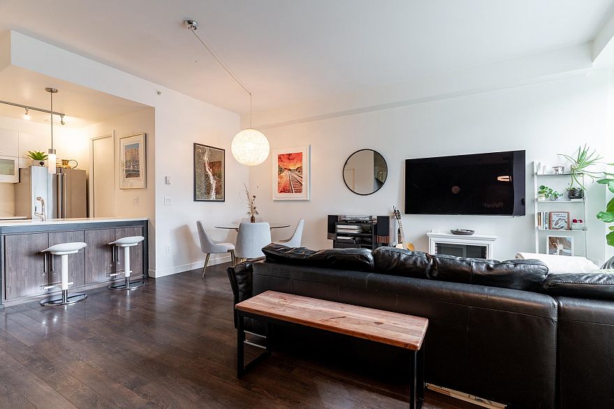 182 E 17th Avenue