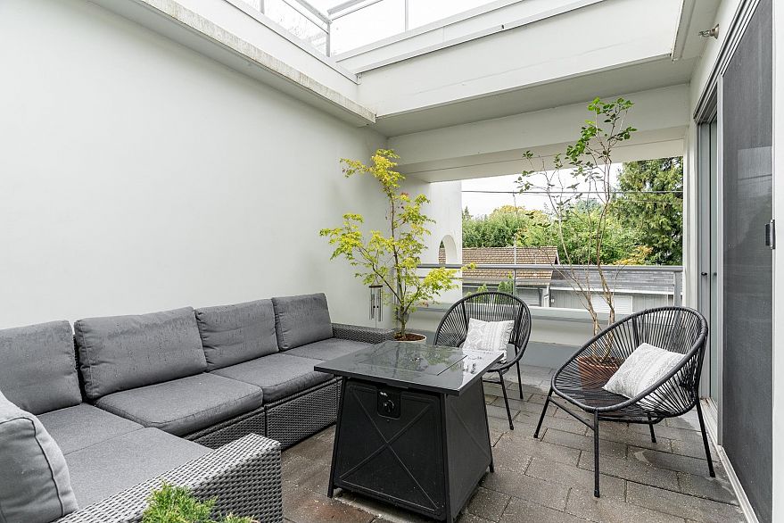 182 E 17th Avenue