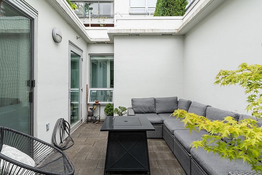 182 E 17th Avenue