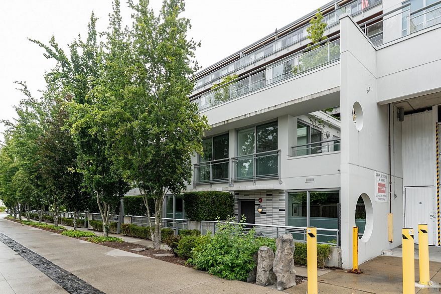 182 E 17th Avenue