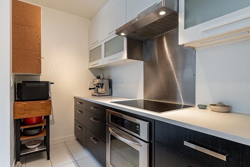 182 E 17th Avenue