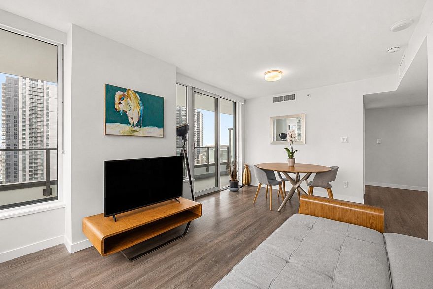 1408 8189 Cambie Street