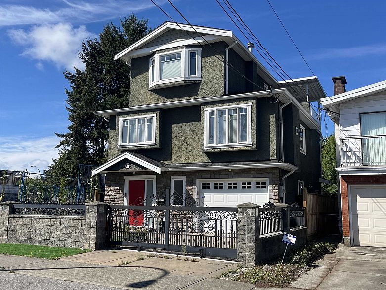6167 Commercial Street