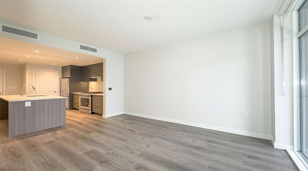 1406 3430 E Kent Avenue South