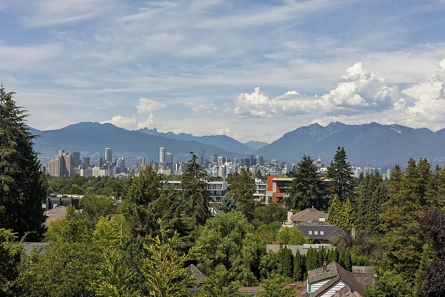 601 4427 Cambie Street