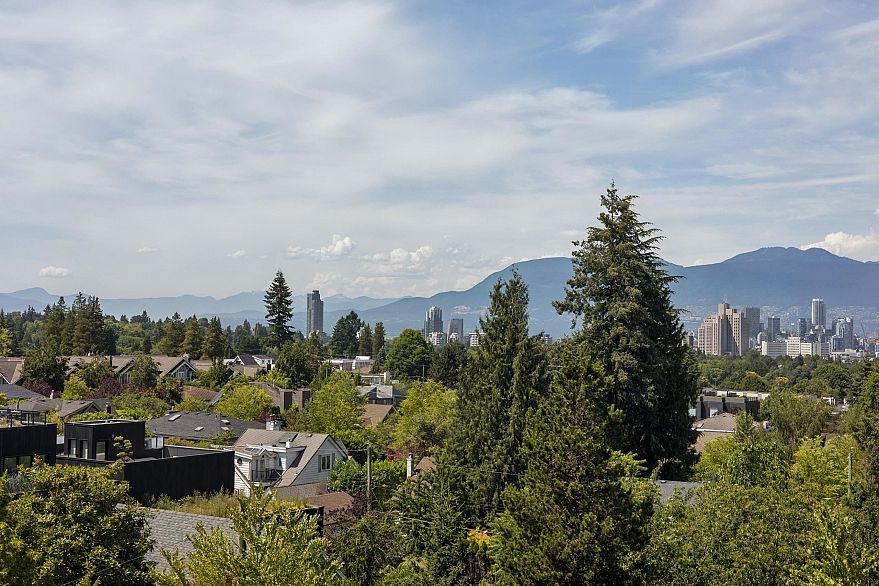 601 4427 Cambie Street