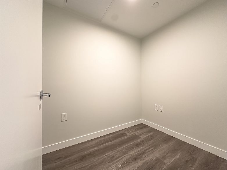 1406 3430 E Kent Avenue South