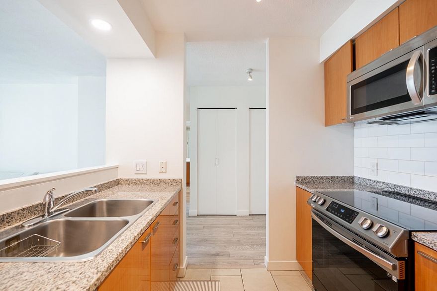 1803 1200 W Georgia Street