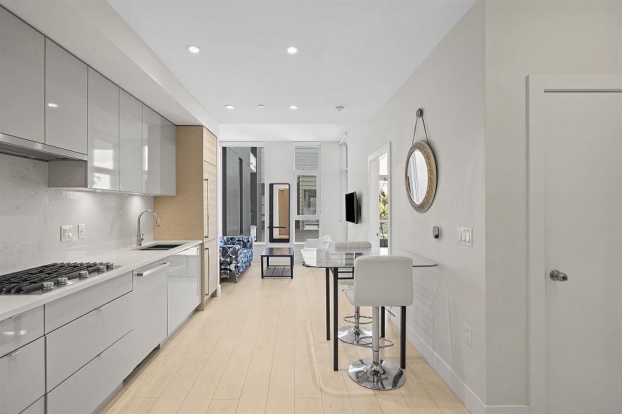 426 3438 Sawmill Crescent