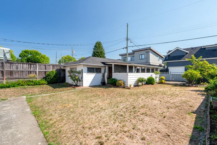 6758 Killarney Street