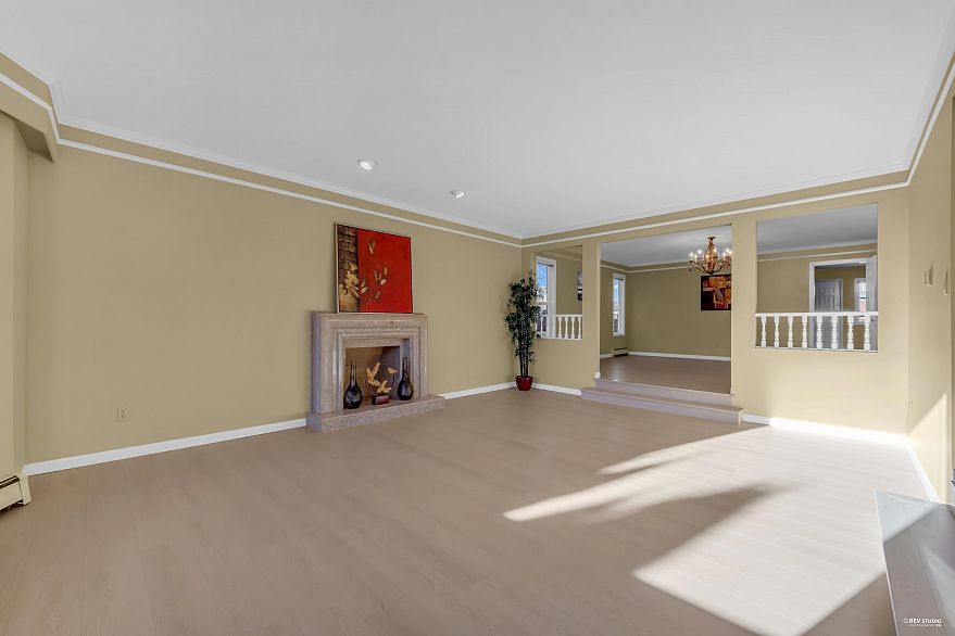 2445 W 19th Avenue